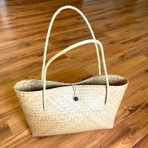 Handmade in Thailand straw super lightweight beach tote bag. Brand new